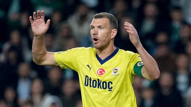 Dzeko kaçırdığı gollerle Fenerbahçeli taraftarları çıldırttı