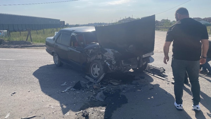 Tekirdağ'da yolcu minibüsü otomobille çarpıştı: 3 yaralı