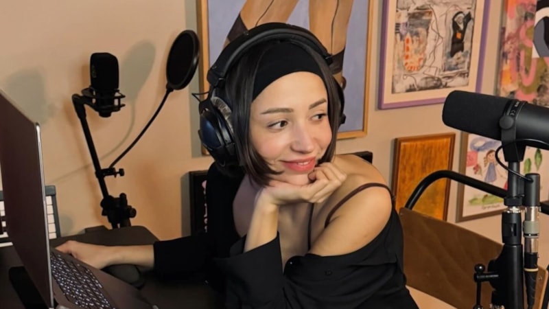 Şarkıcı Zeynep Bastık, dantel geceliği ile olay oldu! Yorum yağdı