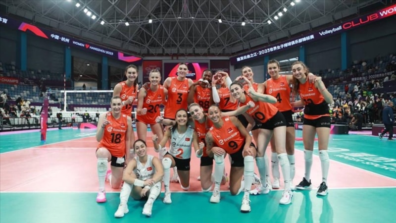 Eczacıbaşı, 3 voleybolcu ile sözleşme yeniledi