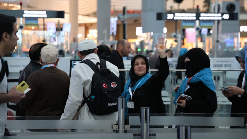 İstanbul'dan 196 hacı adayı kutsal topraklar için yola çıktı