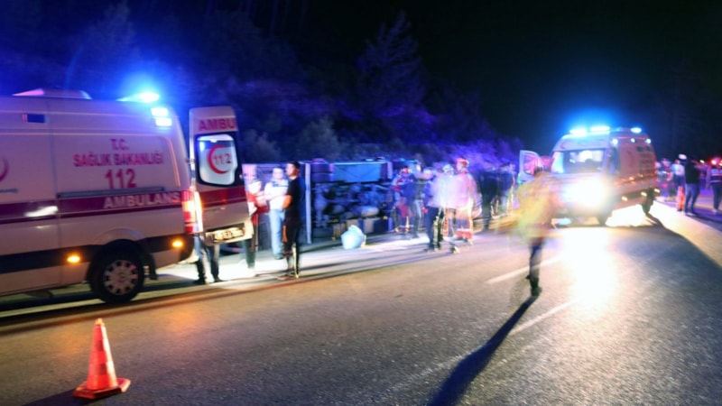 Muğla'da öğrencileri taşıyan midibüs şarampole uçtu: 25 yaralı