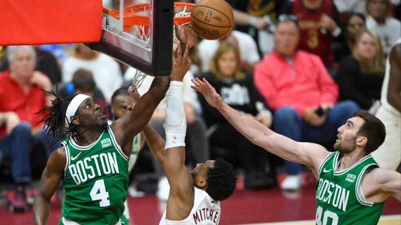 Boston Celtics ve Dallas Mavericks, konferans yarı final serisinde öne geçti