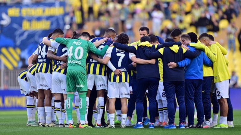 İsmail Kartal sahaya girdi, motivasyon konuşması yaptı