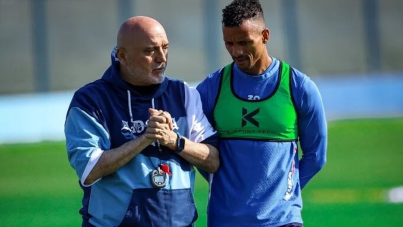 Adana Demirspor'da bitime 2 hafta kala ayrılık