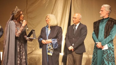 Çiğdem Tunç, 40. yıl plaketini sahnede aldı