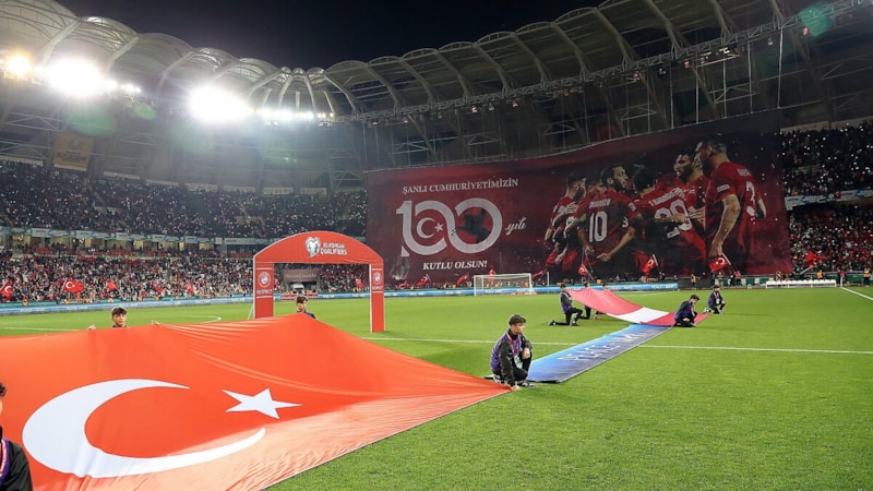 Polonya - Türkiye futbol karşılaşmasının öncelikli bilet satışı başladı