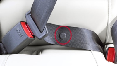 Emniyet kemerlerindeki bu küçük düğme bakın ne işe yarıyormuş…