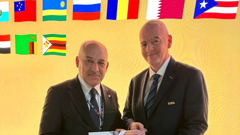 Mehmet Büyükekşi, Gianni Infantino ile bir araya geldi