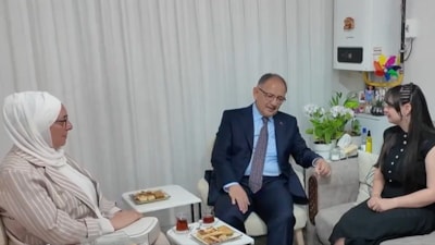 Hikayesiyle duygulandırmıştı: Mehmet Özhaseki'den depremzede Aylin Karakuş'a ziyaret