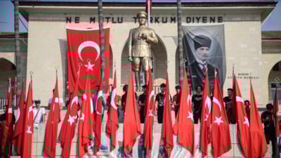 19 Mayıs'ta bağımsızlık ateşi yakıldı: Atatürk’ü Anma, Gençlik ve Spor Bayramı tüm yurtta kutlanıyor