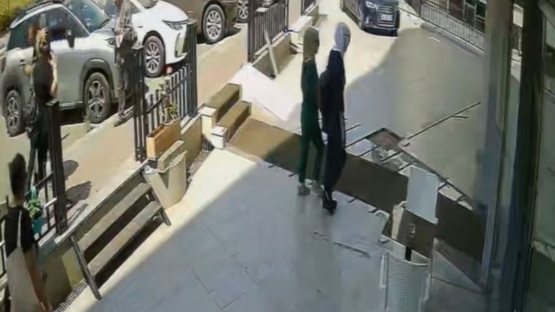 İstanbul'da 1 milyon 500 bin liralık vurgun yapan kadın hırsızlar kamerada