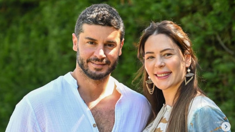 Yıldız Çağrı Atiksoy ile Berk Oktay'ın bebekleri doğdu!