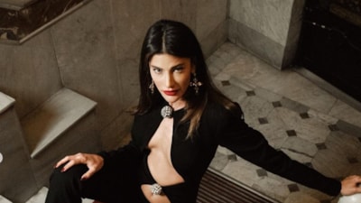 Berrak Tüzünataç'tan yılan dansı geldi