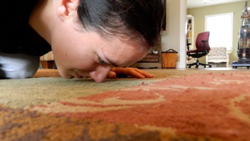 Kötü kokan halıya serpiştirin, mis gibi kokacak...