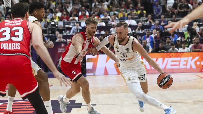 Real Madrid, Olympiakos'u yenerek finale yükseldi