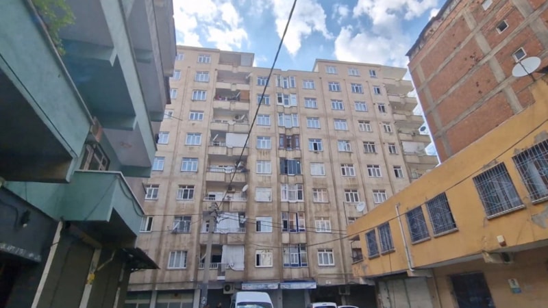 Diyarbakır'da bir genç 16 yaşındaki kız arkadaşı tarafından başından ve kolundan vuruldu