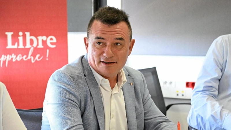 Fransa'da belediye başkanı ölen babasıyla konuşmak için fal baktırdı: Kamu kaynaklarını kullandı...