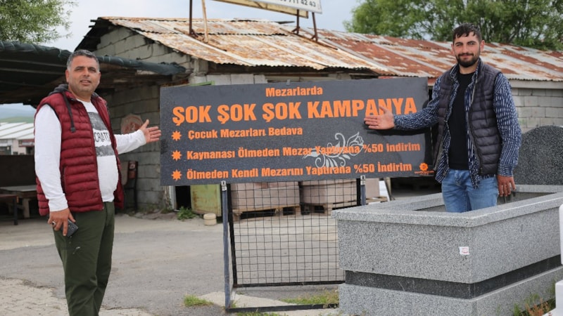 Muş'ta mezarcı kampanya başlattı: Ölmeden yaptırana yarı fiyatına