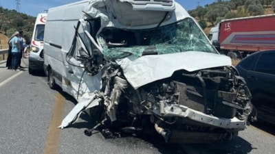 Aydın'da midibüs ile yolcu minibüsü çarpıştı: 17 yaralı