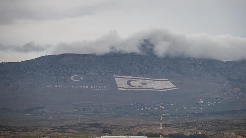 İngiltere'de KKTC seferberliği: Direkt uçuşlar başlatılsın