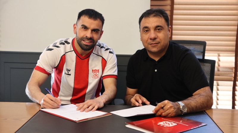 Murat Paluli 2 sene daha Sivasspor’da