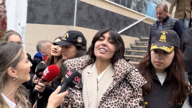 Bahar Candan ve Seçil Erzan arasında 