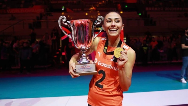 Eczacıbaşı, Simge Aköz’le sözleşme yeniledi