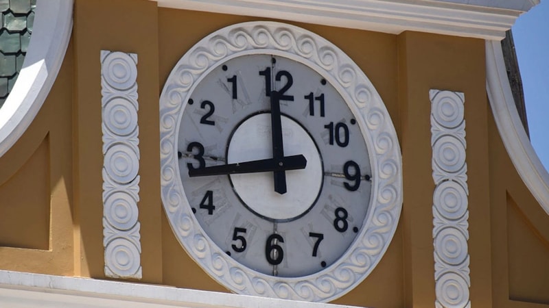 Dünyada bir tek orada ters yöne dönüyor! İşte, saatlerin ters yöne döndüğü o yer…