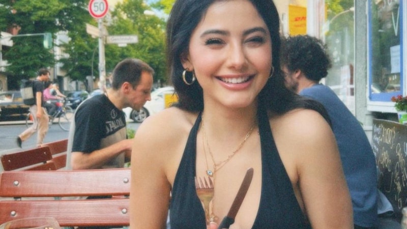 Duy Beni'nin Leyla'sı Helin Kandemir davet tarzıyla beğeni topladı