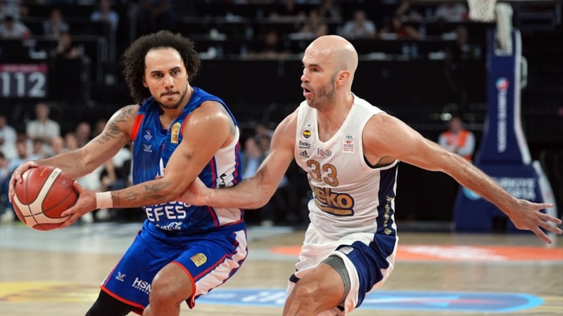 Fenerbahçe final serisinde Anadolu Efes'i mağlup etti