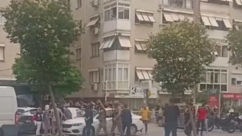 İzmir'de bir şahıs rehin aldığı anneannesini boynundan bıçakladı