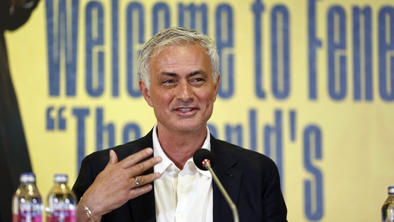 Jose Mourinho, dünyanın en çok kazanan 5. hocası oldu