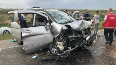 Sivas'ta iki otomobil çarpıştı: 1 ölü 4 yaralı