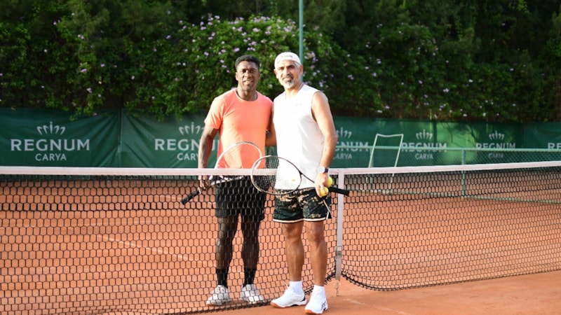 Bodrum FK Teknik Direktörü İsmet Taşdemir, Seedorf'u teniste yendi