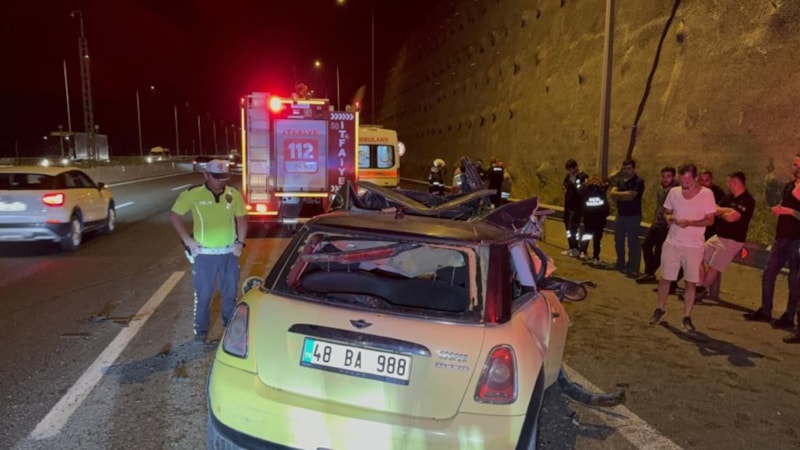 Düzce'de kamyona ok gibi saplanan otomobildeki 1 kişi öldü