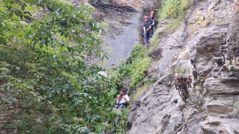 Manisa'da akrabalarından kaçarken uçurumdan düştü