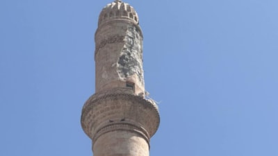Mardin'de minareye yıldırım düştü