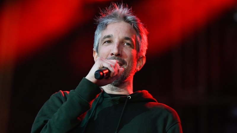 Fransız komedyen Netanyahu'yu eleştirdi: Radyodaki işinden oldu