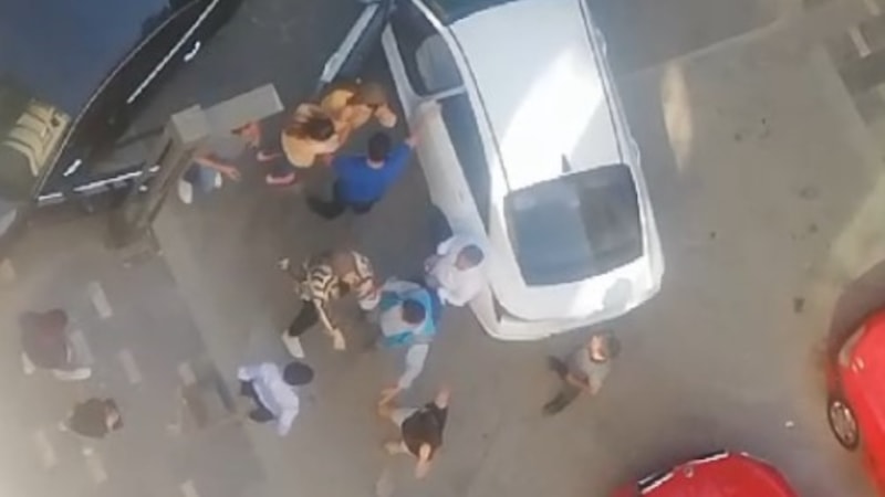 Kahramanmaraş'ta kadınların yol verme kavgası görenleri hayrete düşürdü