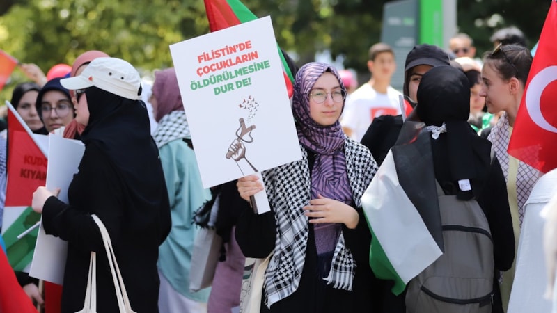 Liseli gençler Gazze için Saraçhane'de toplandı