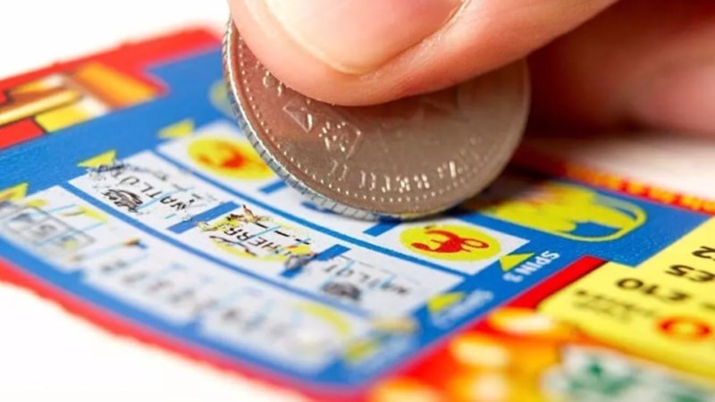 Arkadaşının Sosyal Medya Gönderisi Sayesinde 400.000 Dolarlık Büyük İkramiye Kazandı!