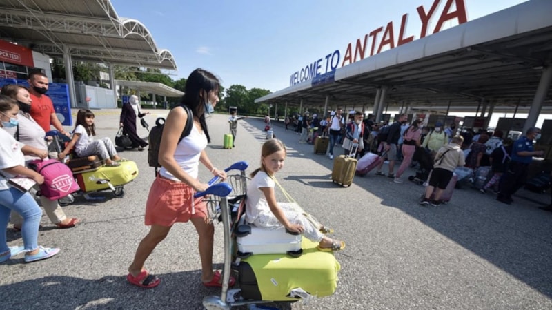 Antalya Havalimanı'nda mayısta yaklaşık 4 milyon yolcuya hizmet verildi