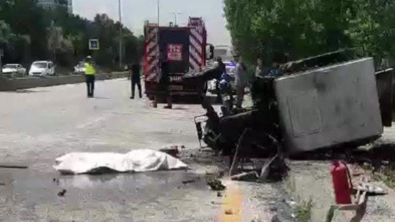 Ankara'da otomobil ile traktör çarpıştı: 1 ölü 2 yaralı