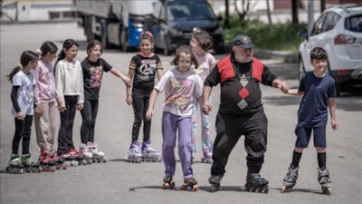 Erzurumlu patenci dede, çocuklara ücretsiz ders veriyor