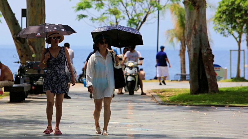 Antalya'da kavurucu sıcak! Termometreler 40'ın üzerine çıktı