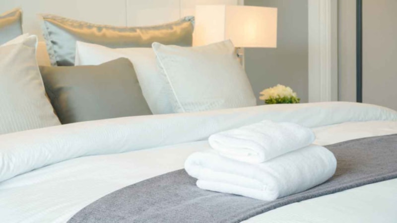 Otel odalarındaki çarşaf ve havlular bakın neden hep beyaz renkteymiş