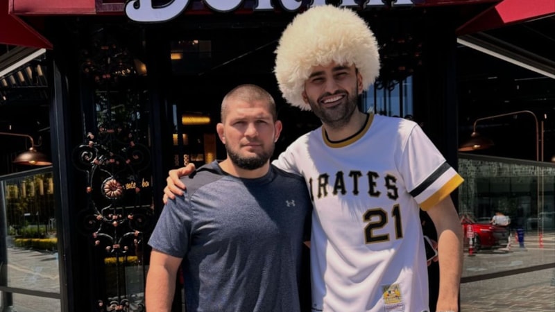 CZN Burak, yeni mekanında Khabib Nurmagomedov'u ağırladı