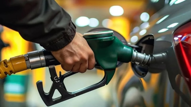 Benzine ve motorine zam geliyor