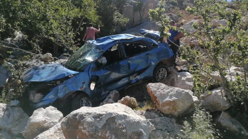 Osmaniye'de yayla yolunda otomobil uçuruma yuvarlandı: 5 yaralı